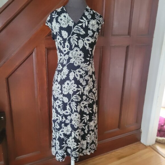 Talbots Petites Pure Silk Blue & White Floral Dress Size 6 - Picture 1 of 5